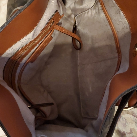 Michael Kors Handbag Set - Picture 10 of 15